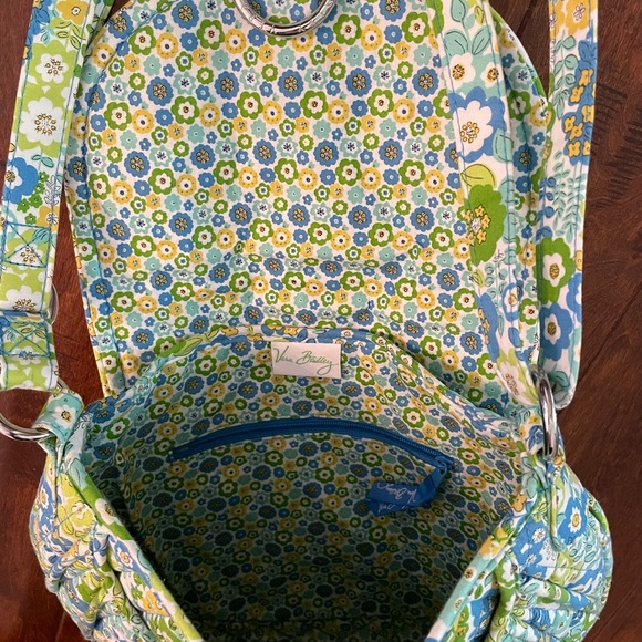EUC Vera Bradley messenger style bag - Picture 2 of 4